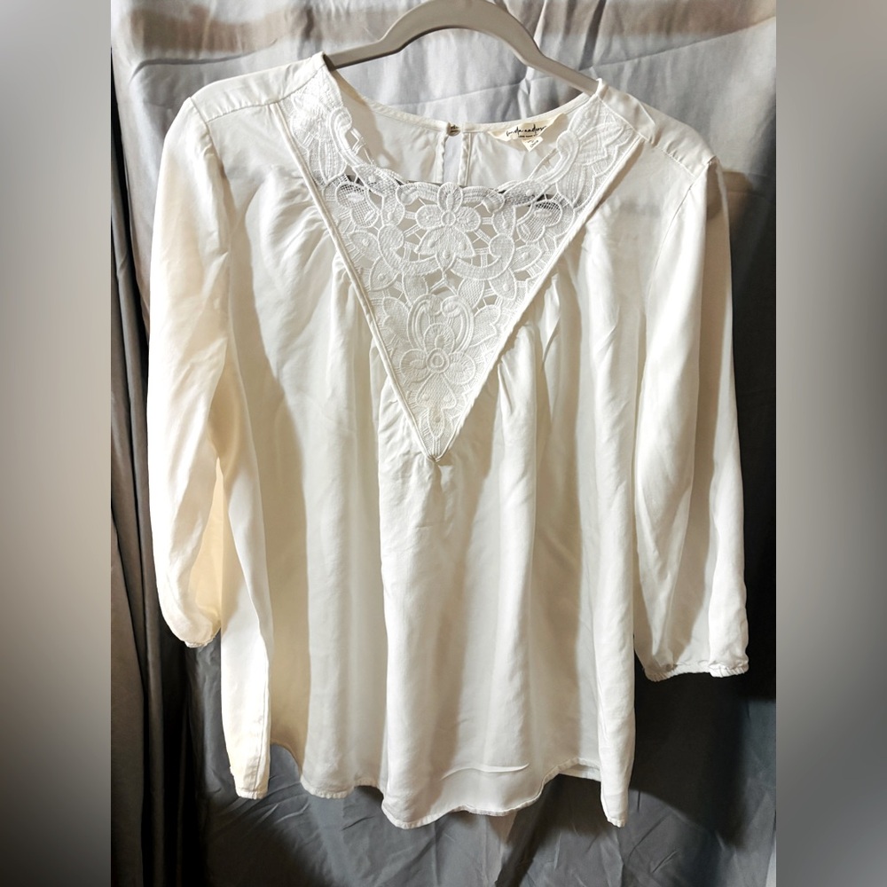 Elegant White Lace Tunic Blouse